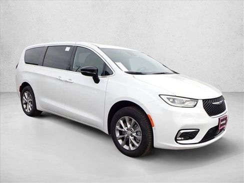 New 2026 Chrysler Pacifica Limited w/ Uconnect Theater Family Group AWD/4WD image 6