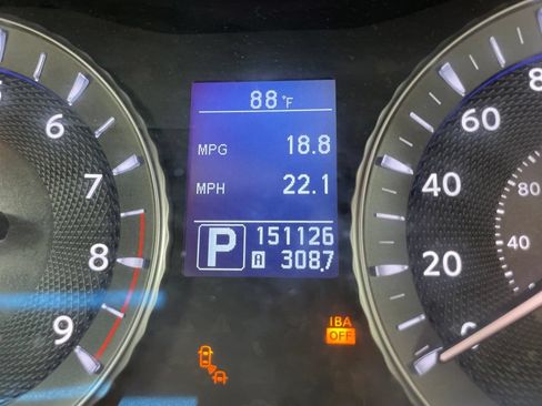 Used 2011 INFINITI M37 w/ Sport Pkg RWD image 13