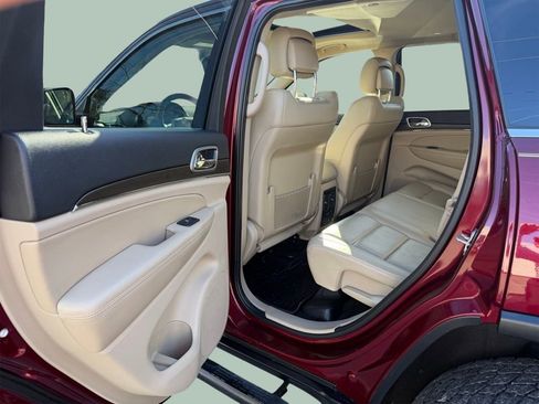 Used 2018 Jeep Grand Cherokee Limited image 30