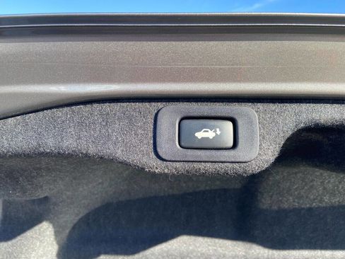 Used 2016 Lexus ES 300h image 17