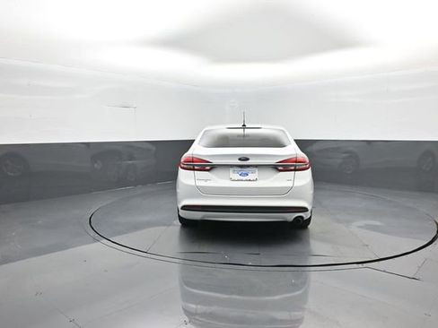 Certified 2018 Ford Fusion SE FWD image 6