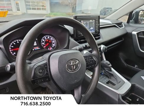 Used 2022 Toyota RAV4 LE image 16