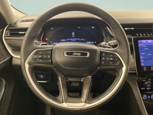 Used 2023 Jeep Grand Cherokee L Limited AWD/4WD image 24