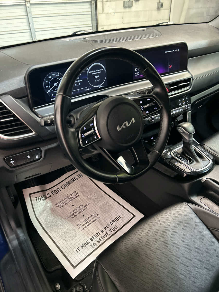 Used 2024 Kia Seltos EX FWD image 9