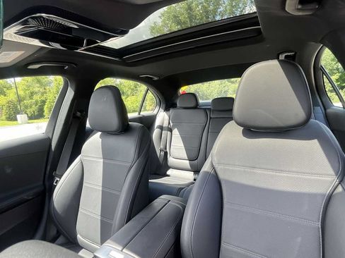 Certified 2025 Mercedes-Benz C 300 4MATIC Sedan image 10