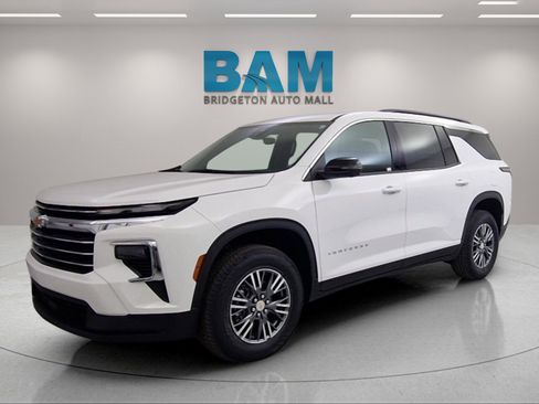 New 2026 Chevrolet Traverse LT w/ Driver Confidence Package FWD image 7