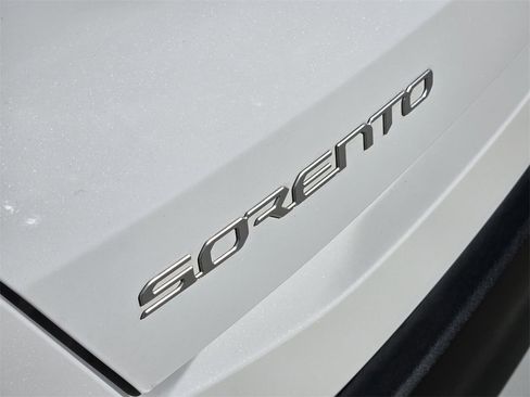 Certified 2025 Kia Sorento LX image 16