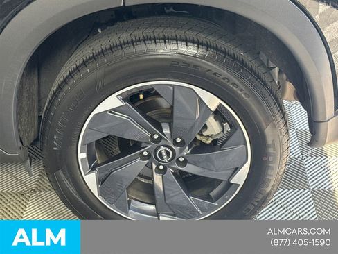 Used 2025 Nissan Rogue SV image 23