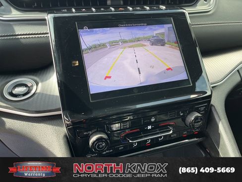 Used 2024 Jeep Grand Cherokee Altitude AWD/4WD image 9