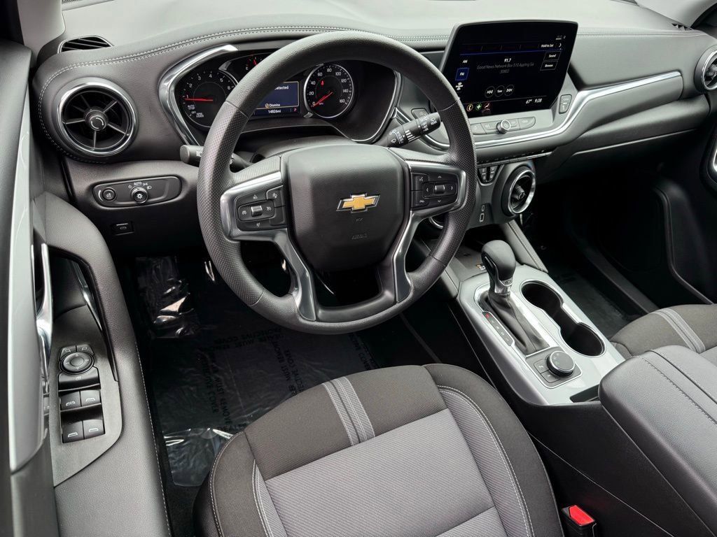 Used 2024 Chevrolet Blazer LT w/ Convenience Package FWD image 24
