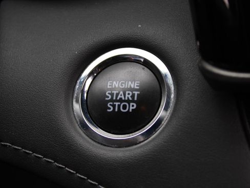 Used 2023 Toyota Highlander L FWD image 13