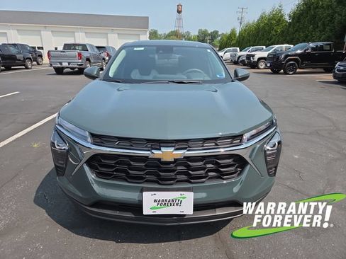 New 2026 Chevrolet Trax LS w/ LS Convenience Package FWD image 2
