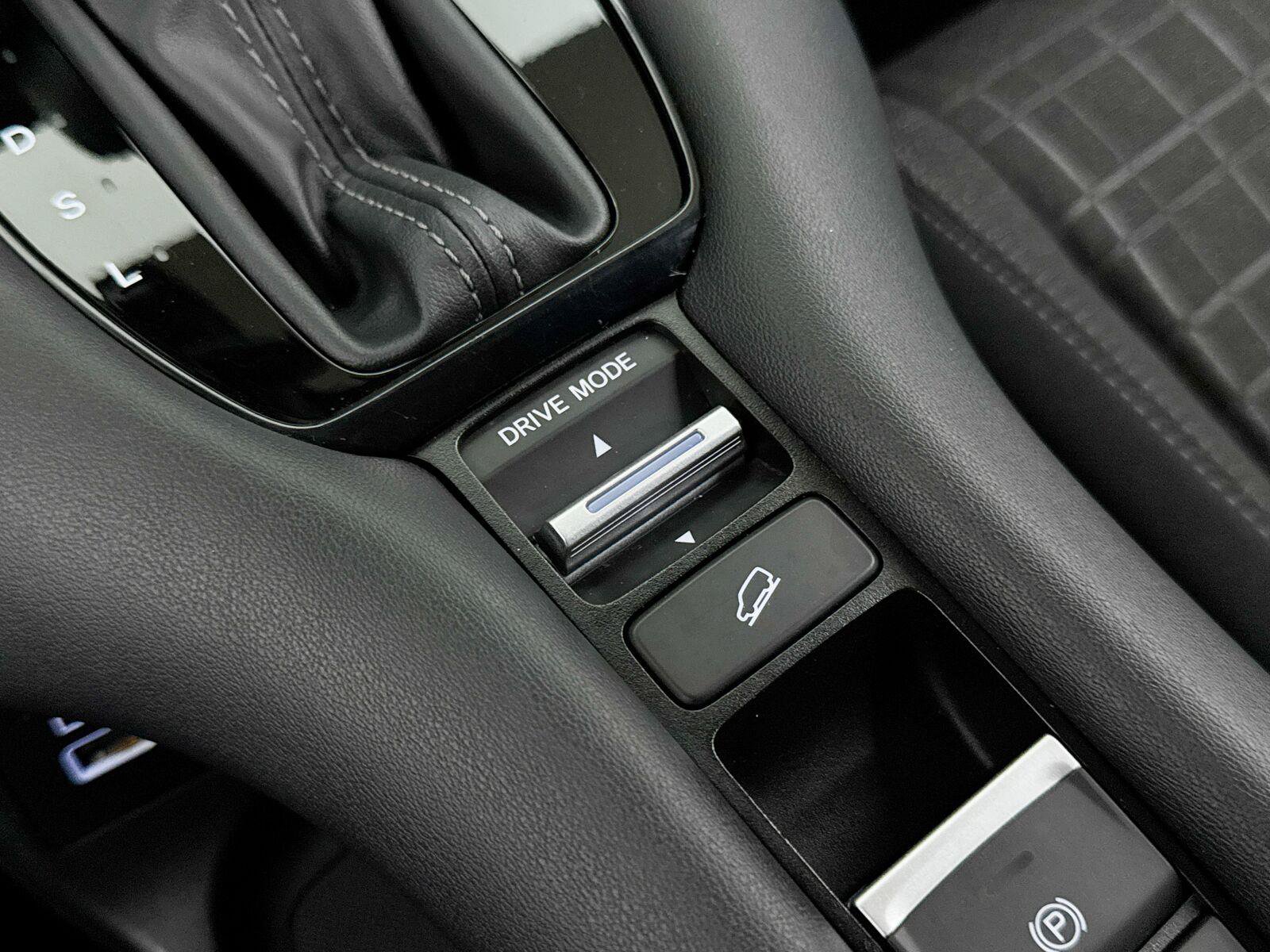 Used 2023 Honda HR-V LX image 8