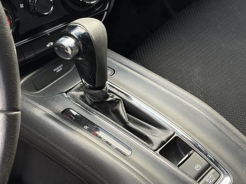 Used 2021 Honda HR-V Sport image 9
