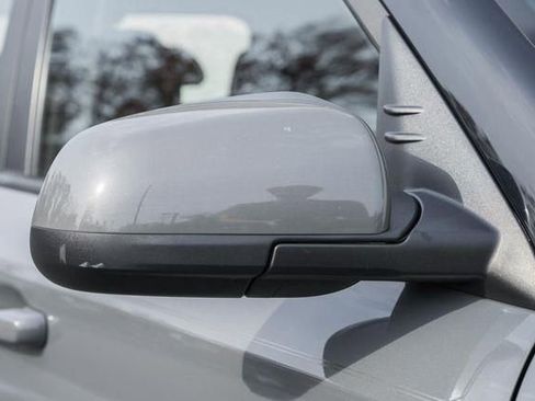 Used 2021 Hyundai Venue SEL w/ Premium Package image 11