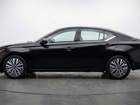 Used 2025 Nissan Altima 2.5 SV FWD image 5
