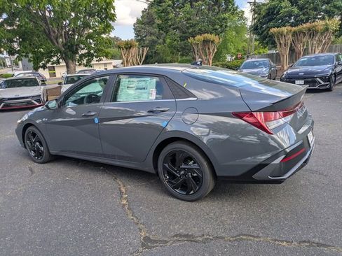 New 2026 Hyundai Elantra SEL Sport FWD image 6