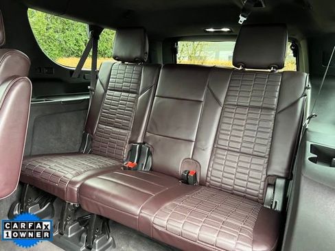 Used 2022 Cadillac Escalade ESV Premium Luxury Platinum image 11
