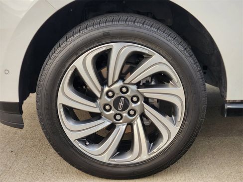 Used 2023 Lincoln Navigator Reserve image 10