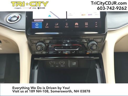 New 2025 Jeep Grand Cherokee Limited w/ Trailer Tow Package image 17