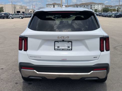 Certified 2025 Kia Sorento S AWD/4WD image 6