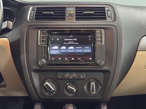 Used 2017 Volkswagen Jetta SE image 36