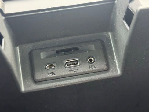 Used 2022 GMC Sierra 2500 AT4 image 26