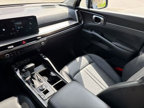 Used 2025 Kia Sorento EX w/ Panoramic Sunroof Package AWD/4WD image 24