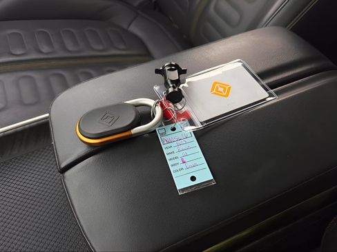 Used 2023 Rivian R1S Adventure image 30