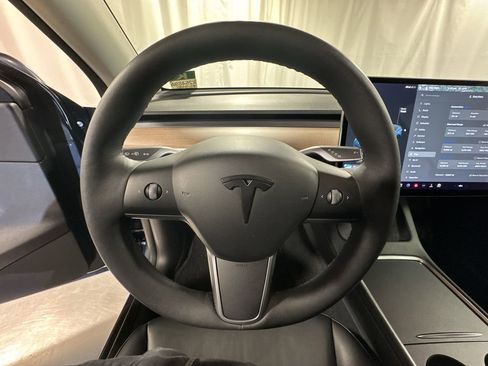 Used 2022 Tesla Model Y Performance image 22