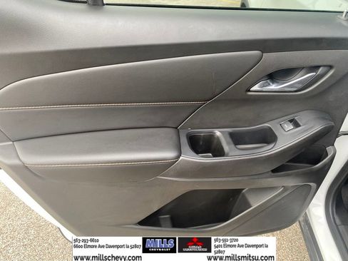 Used 2021 Chevrolet Traverse LT image 11