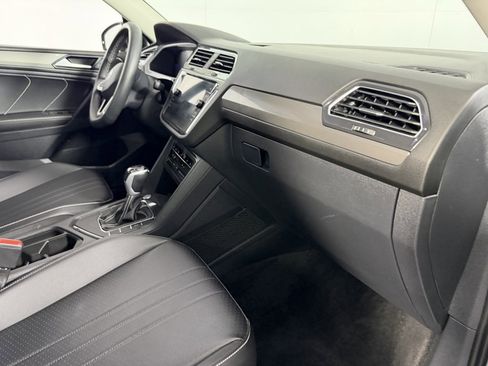 Used 2022 Volkswagen Tiguan SE image 31