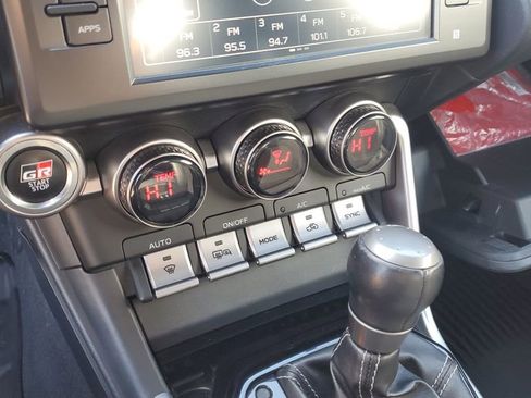 Used 2022 Toyota GR86 Premium w/ ALL Weather Mat Package (TMS) image 16