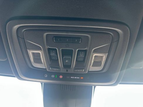 Used 2023 GMC Sierra 1500 AT4 w/ Technology Package AWD/4WD image 8