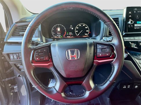 Used 2025 Honda Odyssey Touring image 11