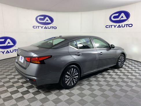 Used 2025 Nissan Altima 2.5 SV FWD image 3