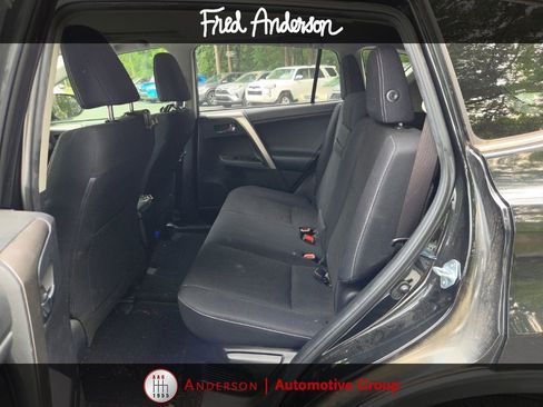 Used 2018 Toyota RAV4 XLE AWD/4WD image 7