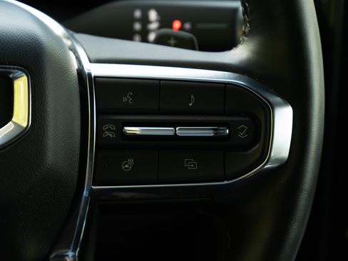 Used 2025 GMC Acadia Elevation image 22