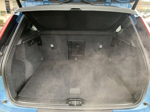 Used 2025 Volvo XC40 B5 Core image 34