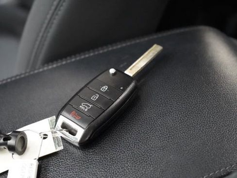 Used 2016 Kia Sorento LX image 39