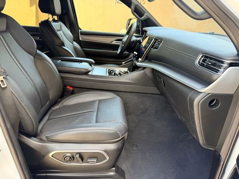 Used 2025 Jeep Wagoneer Series II AWD/4WD image 33