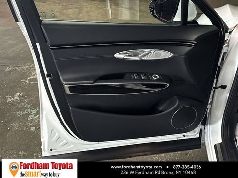 Used 2025 Genesis GV70 2.5T AWD/4WD image 15