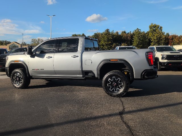 Used 2024 GMC Sierra 2500 AT4X AWD/4WD image 4