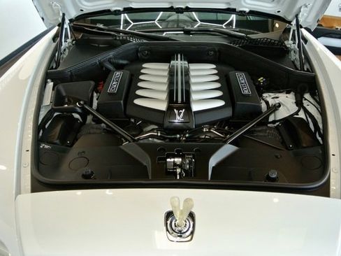 Used 2019 Rolls-Royce Dawn image 13