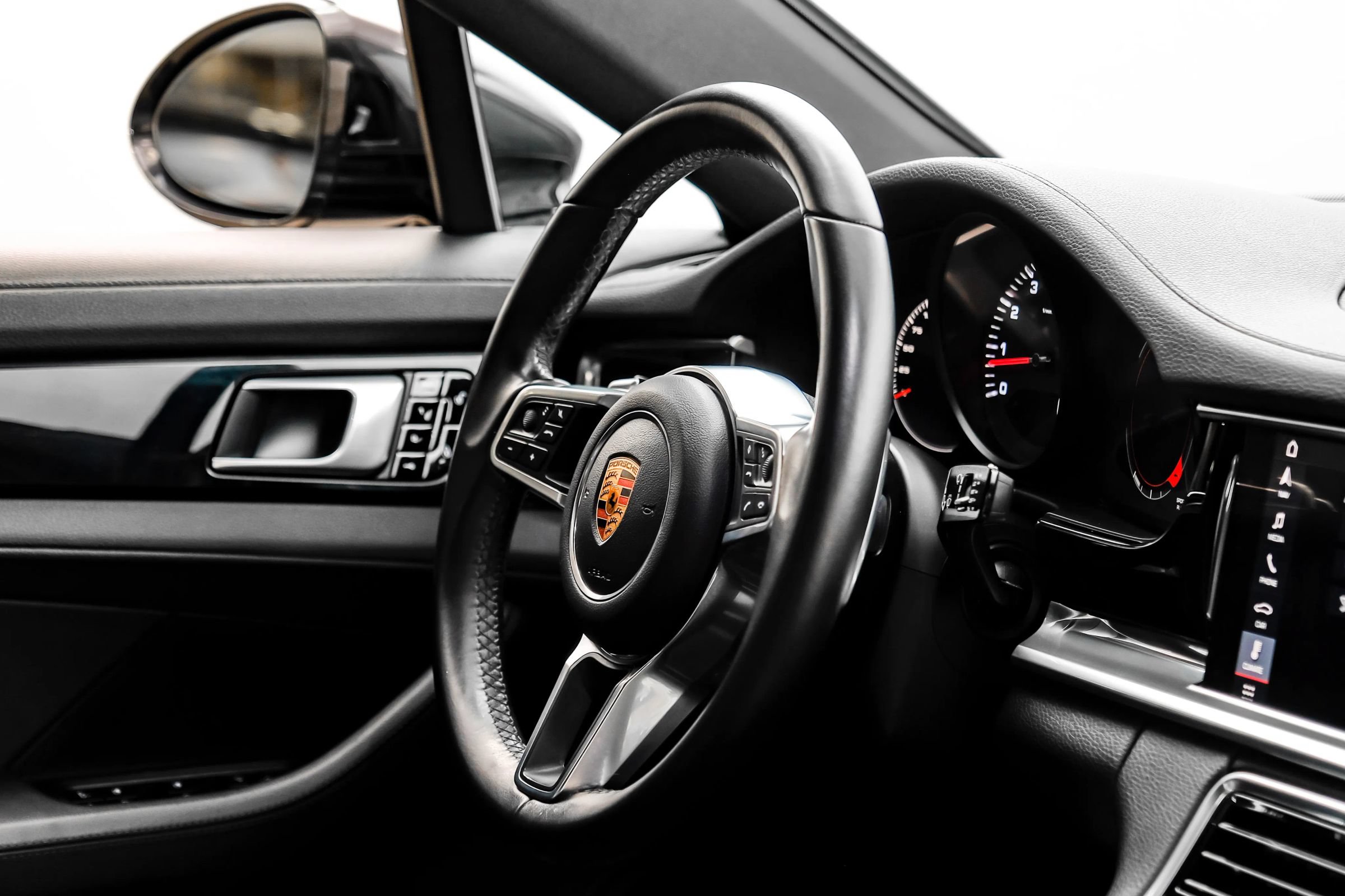 Used 2018 Porsche Panamera image 10