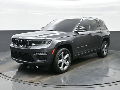 Used 2022 Jeep Grand Cherokee Limited image 2