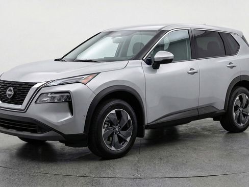 Used 2025 Nissan Rogue SV AWD/4WD image 3