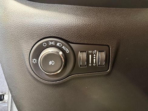 Used 2023 Jeep Compass Latitude w/ Convenience Group AWD/4WD image 23