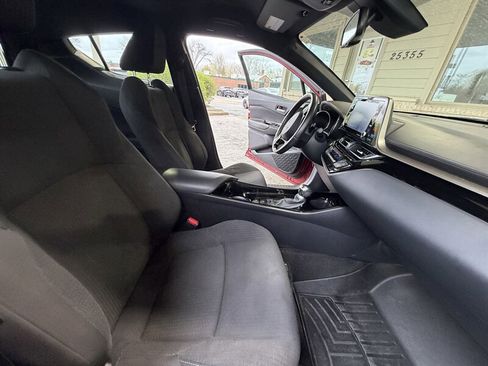 Used 2019 Toyota C-HR XLE image 15