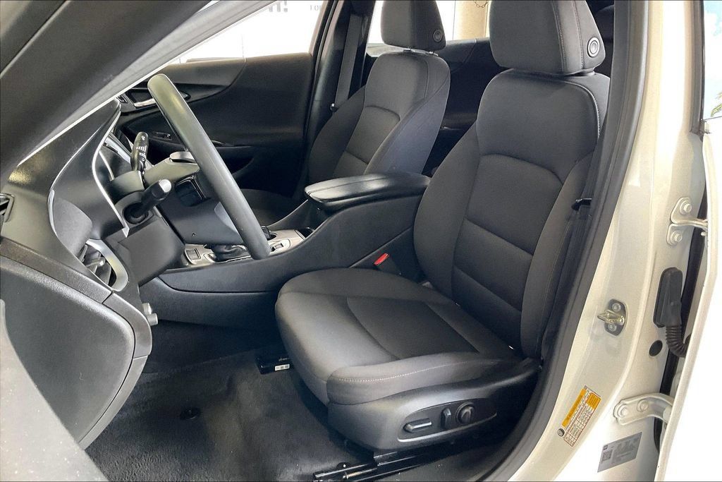 Used 2024 Chevrolet Malibu LT FWD image 3